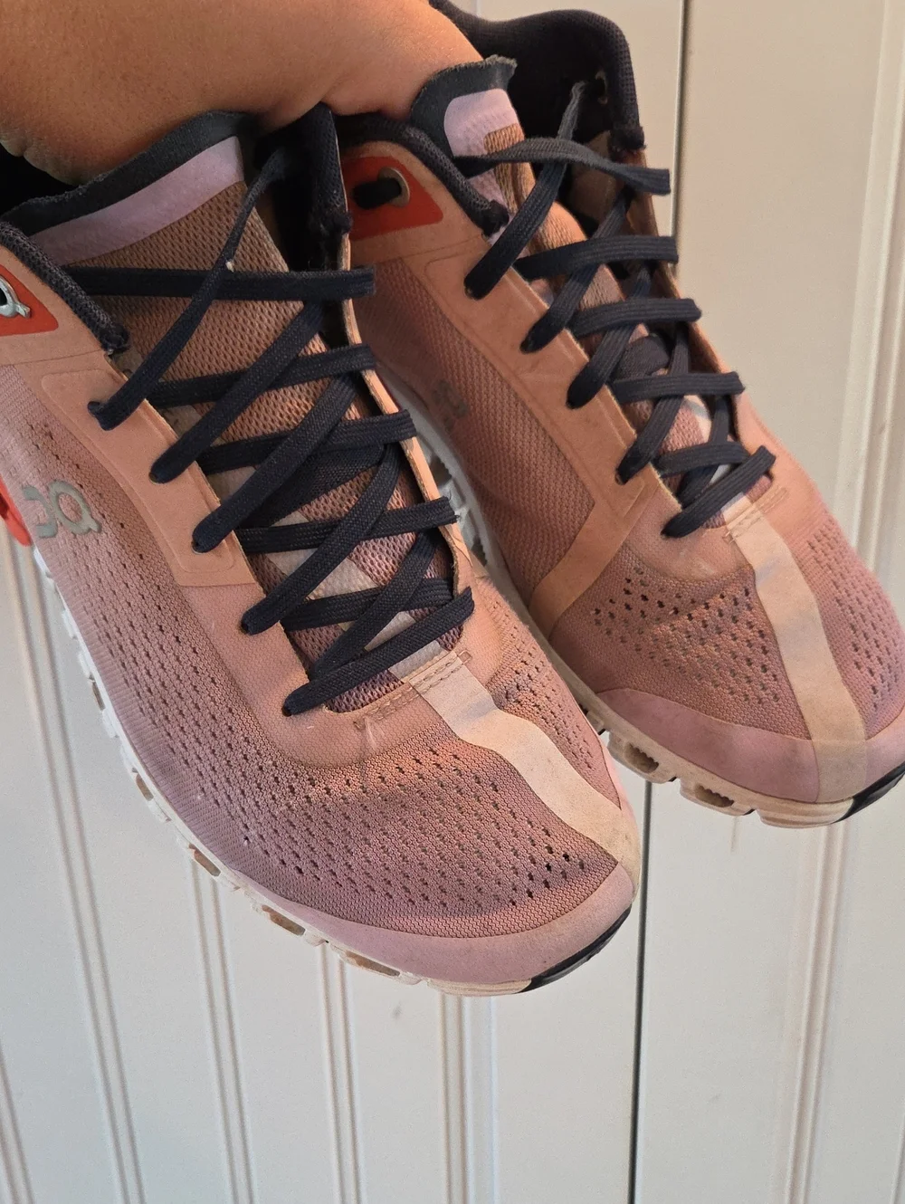 On Cloud Womens Running Shoes 9.5